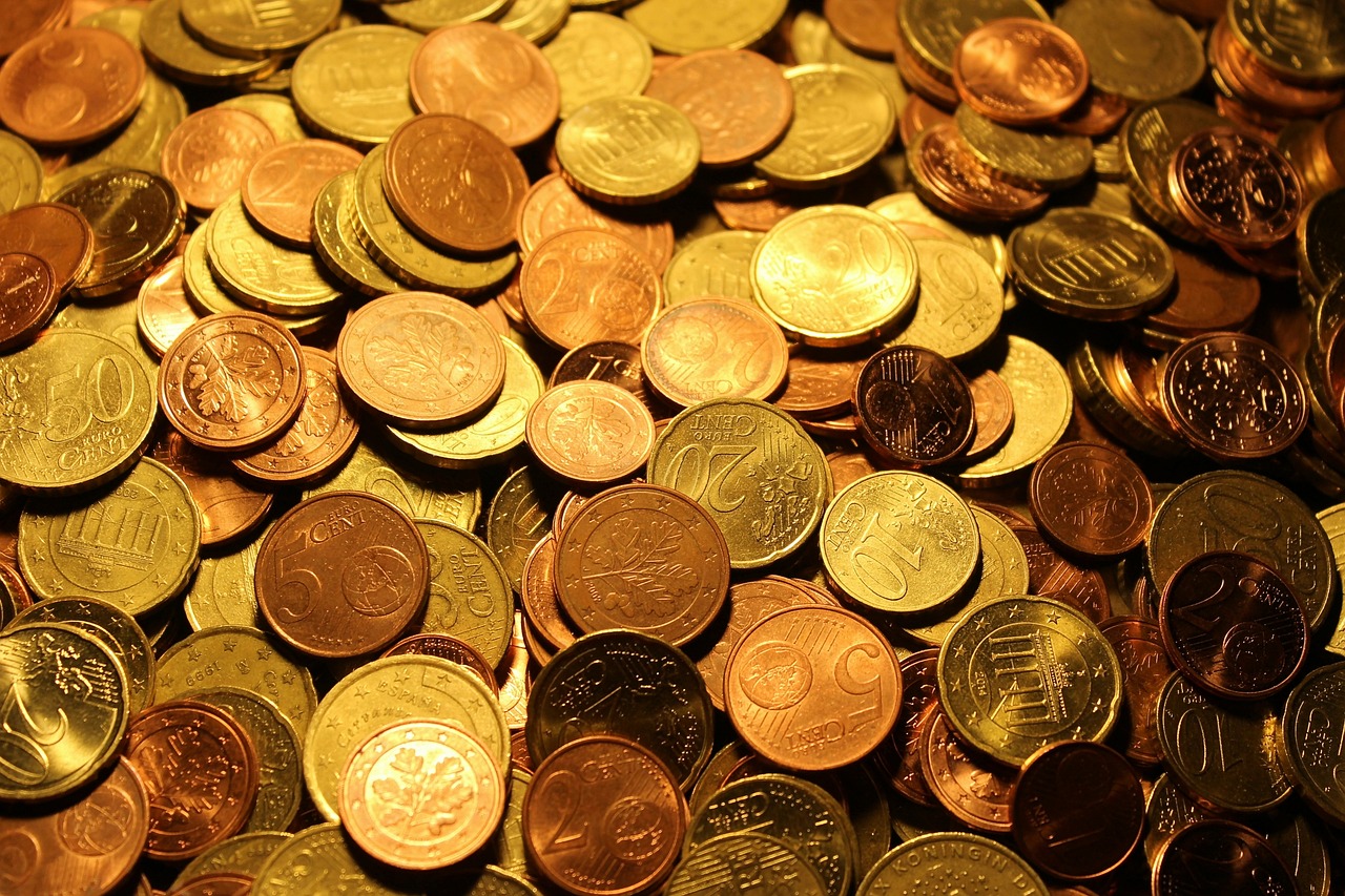 Classificazione delle monete utilizzando l'IA 1 pile of Euro cents coins