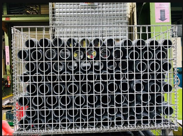 Gestione dell’Inventario dei Componenti con AR + AI 2 steel pipes stacked in a basket
