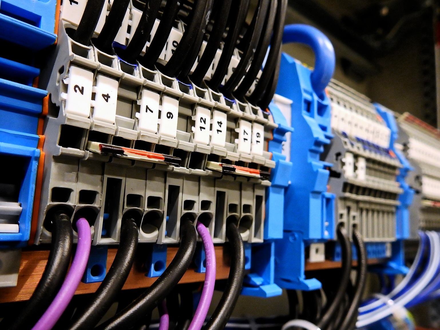 AccuPick 3D 2 close up of switchgear in a smart factory