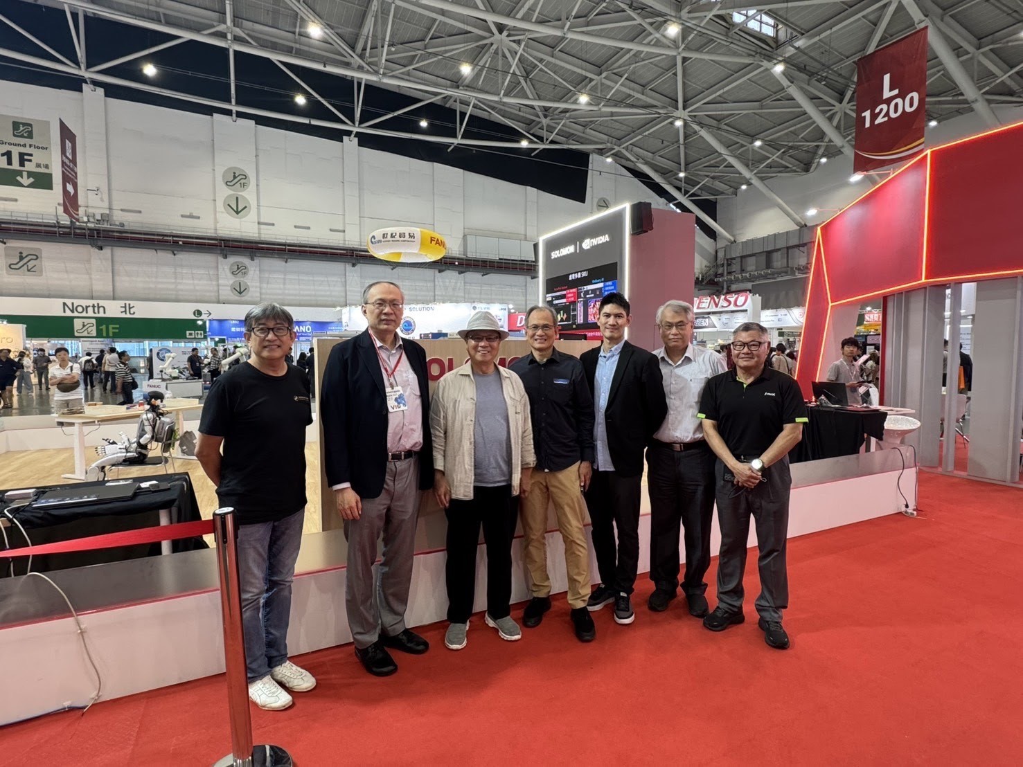 Group photo of j-mex and Solomon representatives at Automation Taipei 2025 in front of the Solomon booth showcasing MOXI IMU motion capture and human-robot collaboration solutions.